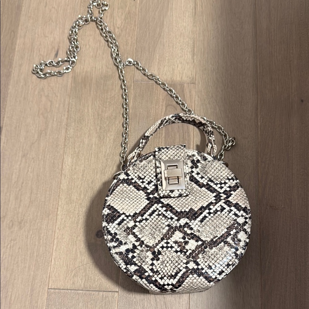 Chic Snakeskin Pattern Round Bag
